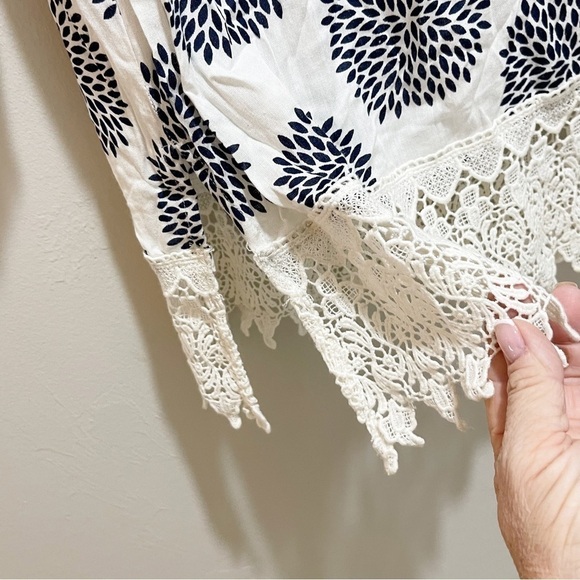 TOP IT OFF Women’s White Black Floral Lace Trim Pullover Dress Cover Up Size L - Picture 4 of 7